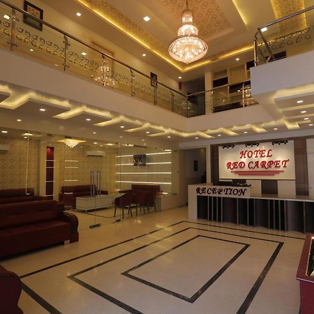 Hotel Red Carpet Tājganj Eksteriør bilde