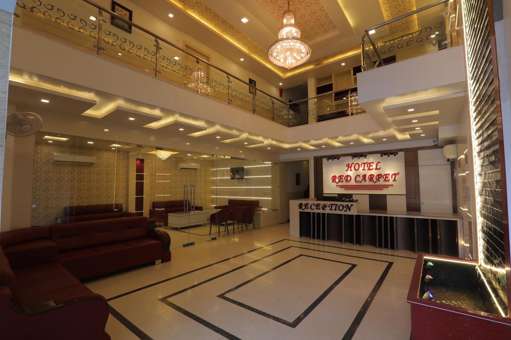 Hotel Red Carpet Tājganj Eksteriør bilde