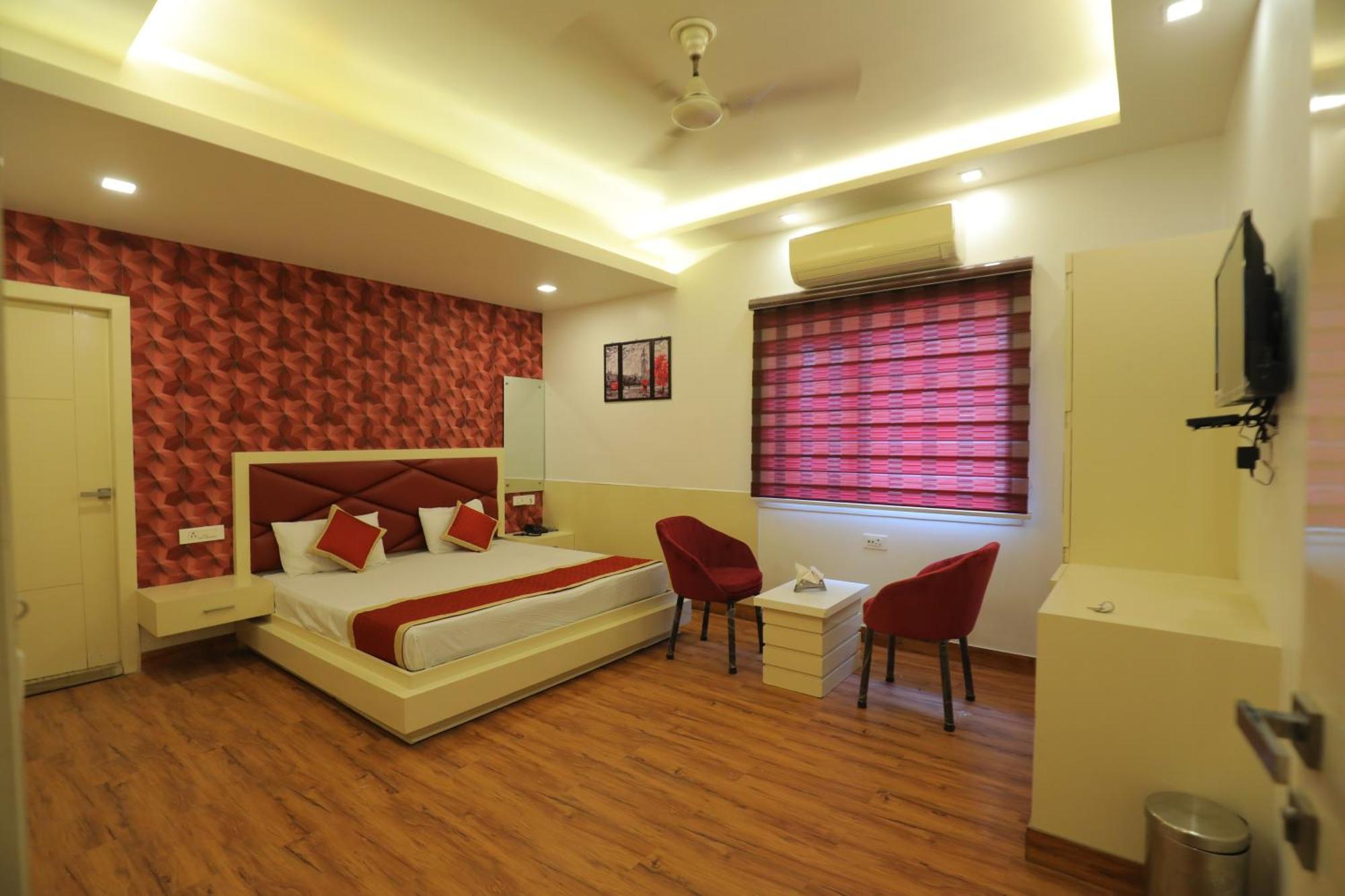 Hotel Red Carpet Tājganj Eksteriør bilde