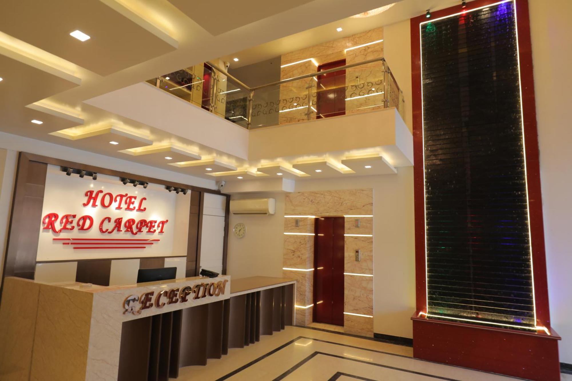 Hotel Red Carpet Tājganj Eksteriør bilde
