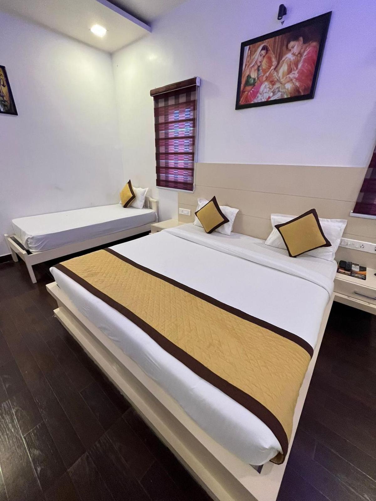 Hotel Red Carpet Tājganj Rom bilde