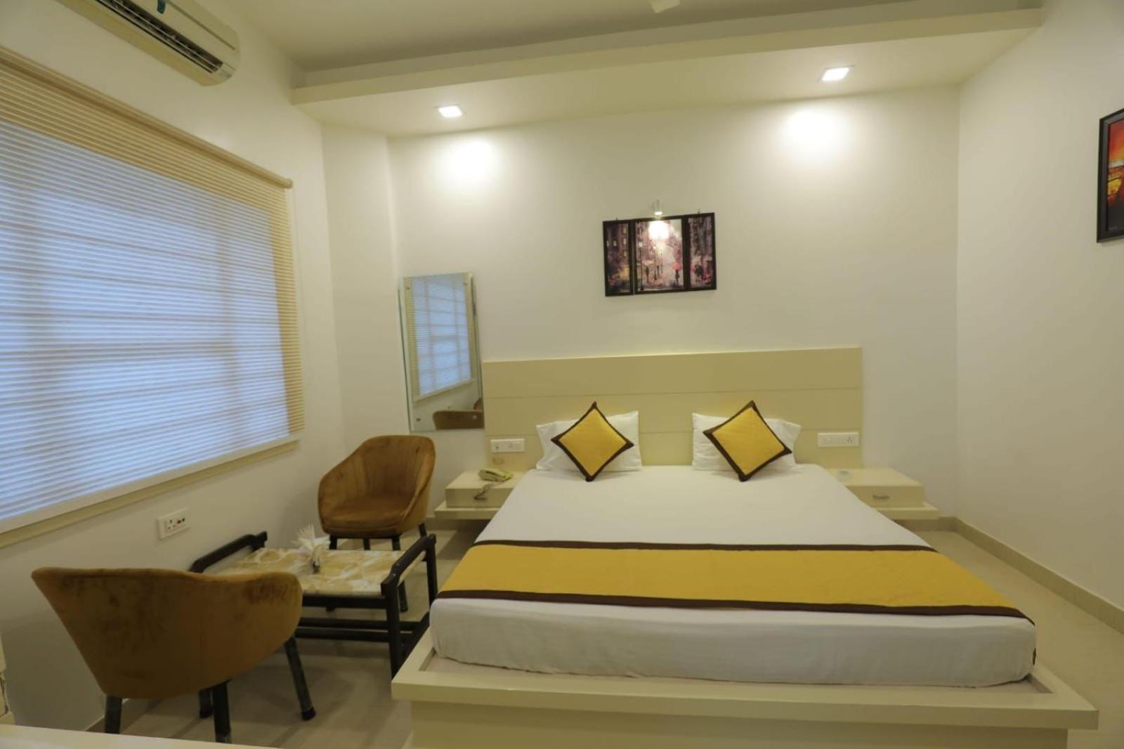 Hotel Red Carpet Tājganj Rom bilde